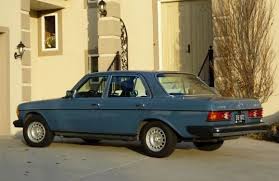 Bat Exclusive 69k Mile 4 Speed 1983 Mercedes Benz 240d Mercedes Benz World Mercedes Benz Mercedes Benz Classic