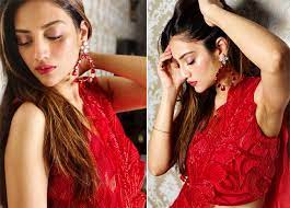 الفضل انٹرنیشنل‏ @alfazlintl 5 апр. Nusrat Jahan Paints Instagram A Romantic Red In Off Shoulder Top And Bodycon Skirt Buzzyoo