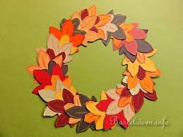 In diesem kanal finden sich anleitungen zum basteln mit papier: Herbstbasteln Mit Kindern Papierkranz Mit Herbstblattern