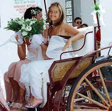Louise redknapp was pictured wearing her wedding ring as she flew home from majorcacredit: Inside Louise And Jamie Redknapp S Luxury Bermuda Yacht Wedding Simple Dress And No Wags Mirror Online