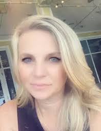 Sandy Henry's Instagram, Twitter & Facebook