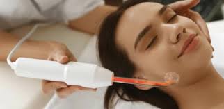 High Frequency Wand uses low level electric current to generate ozone which  kills acne causing bacteria. It also boosts circulation, reduces  inflammation, helps prevent breakouts, reduces appearance of scars and dark  spots
