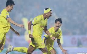 Hà nội fc là bên có cơ hội mở tỷ số trước ở phút thứ 3 với pha lao vào đánh đầu cận thành của chưa kịp lấy lại sự bình tĩnh sau bàn thua sớm, hà nội fc tiếp tục phải đón nhận cú sốc khi chỉ 3. Otoscbmkx3xxcm