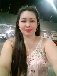 Cat picture and comments about its cuteness