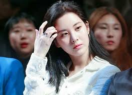Ela é muito bela e fofinha, seohyun parece uma boneca viva! Seohyun Reminds Girls Generation Members How They Ill Treated Her