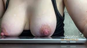 ПОКАЗАЛА СВОЮ БОЛЬШУЮ ГРУДЬ 4 РАЗМЕРА - Pornhub.com
