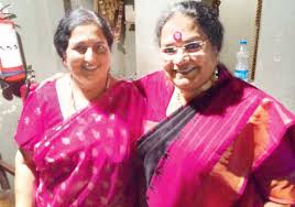 Anuradha paudwal daughter karmala modex: Usha Uthup And Anuradha Paudwal S Old Bond