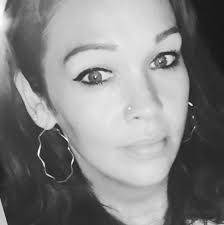 What are the expectations of an Amazon wishlist and its users?