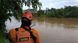 Demikianlah berita lowongan kerja cianjur terbaru untuk bulan ini yang dapat kami sampaikan untuk sobat pengunjung setia www.gingsul.com, website info lowongan kerja terbaru dan terkini seluruh. Pemancing Yang Diduga Terseret Di Sungai Cibuni Cianjur Tak Ditemukan Pencarian Dihentikan Tribun Jabar