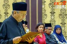 Pm malaysia berusia 92 tahun itu. Mahathir Mohamad Resmi Menjadi Perdana Menteri Ketujuh Malaysia Halaman All Kompas Com