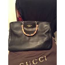 Les origines et l'histoire du sac bambou gucci, la marque gucci la création de ce célèbre sac à main des années 40, sa forme, le luxe italien. Sac A Main En Cuir Gucci Bambou Noir Vendu Par Elisa7314 2920509