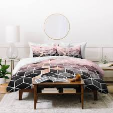 Fra hun var ti år kunne elisabeth sitte og male i timevis helt til moren hennes ropte at middagen var klar. Elisabeth Fredriksson Bedding Collection Target