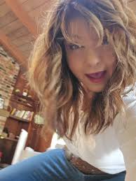 8 yr old me had my air guitar out for this one 🎸 #barracuda #heart #70s  #1970s #genx #annwilson #genxtiktokers #musicislife #over50 #over50club  #foryourpage #fyp