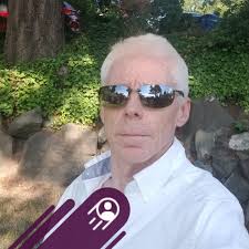 Dear Admin and experienced Discus Keepers , Would like to Know in a  36"x24"x18" Tank having 5 discus &8 Clown loaches with Bare bottom, how  many times to feed( Feed them Sera