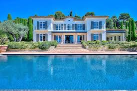 C'est le cap antibes qui reste le plus coté avec des biens immobilier d'exceptions et de luxes, qui attirent surtout. La Cote D Azur Toujours Appreciee Par La Clientele Internationale Barnes International