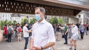 Les parents de la victime ont alerté la police de la disparition de leur fille et. Veillee Silencieuse A Gand Pour L Ado Qui S Est Suicidee Apres Un Viol Collectif La Violence Envers Les Femmes Est Une Autre Pandemie