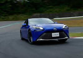 The mirai—and its rivals, the honda clarity and the hyundai nexo—are powered by a fuel cell which the toyota mirai sees a complete overhaul for the 2021 model year as it enters its second generation. Toyota Mirai Der Zweite Anlauf Fur Ein Wasserstofftaxi