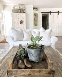 And while it might bring up images of grandma's place and (*cough*) farms, the farmhouse look has definitely evolved. Vintage Farmhouse Decor Farm House Living Room Farmhouse Decor Living Room Home Decor Styles
