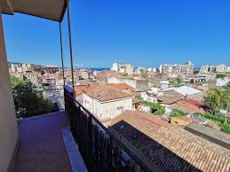 190 circa è posto al quinto piano ascensorato di una pa. Trilocale Catania Vendita 128 000 120 Mq Cucina Abitabile Cambiocasa It