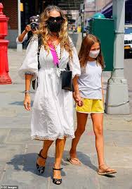 His wife, sarah jessica parker, wearing dark sunglasses and a radiant smile, scurries out of the elevator about 10. Sarah Jessica Parker And Her Mini Me Daughter Tabitha 11 Take A Trip To Her Seaport Store Daily Mail Online
