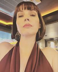 Katricia & Shusie (@thedeborahscraig) drop in to @elsbethcbs tonight for a  special cocktail! And we do it in true @danlawsonstyle! Congrats to  everyone