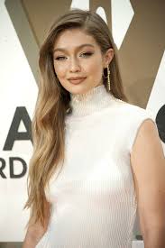 All information and material found on this site is for entertainment purposes. Gigi Hadid Endlich Details Zur Schwangerschaft Gala De