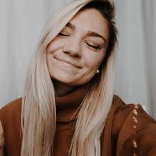 Miranda Strong's Instagram, Twitter & Facebook