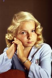 Miss Schimmel (Evelyn)