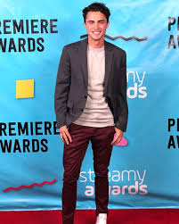 Where is darren barnet from? Darren Barnet Starsunfolded