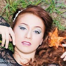 Lindsey Austin's Instagram, Twitter & Facebook