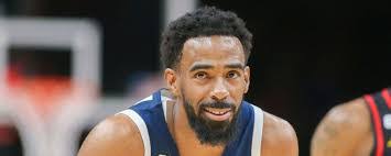 Emanual Davis's Instagram, Twitter & Facebook