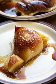 Combining the pleasures of dark caramel, crisp pastry and the sweet acidity of equipment and preparation: Pear Tarte Tatin Gourmandelle