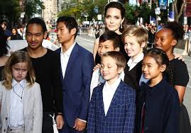 Trouver un prénom pour sa petite merveille qui va bientôt pointer le bout de son nez peut s'avérer être un heureux parents d'un premier enfant (ou de plusieurs), vous cherchez un prénom pour le petit. Les Prenoms D Enfants De Stars Les Plus Originaux Elle