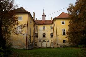 Prohlídky) či po osobní domluvě. Propamatky