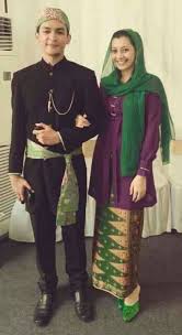 Traditional japanese clothing is a result of thousands of years of cultural influence. Betawi Jakartan Traditional Clothes Jakarta Indonesia Pakaian Wanita Budaya