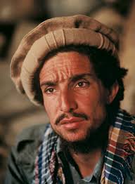 Massoud joue de son charme, élude les questions qui fâchent, assène son programme, argumente ses. Massoud L Afghan Swimming In The Space