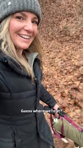 🌳 The Walter Bean Trail 🥾 Following along the Grand River this trail is  perfect for fall walks with your best bud! 😊 Get out there and explore it!  👉🏻 @explorewaterlooregion @my_home_in_kw #