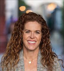 Hallie Jones's Instagram, Twitter & Facebook