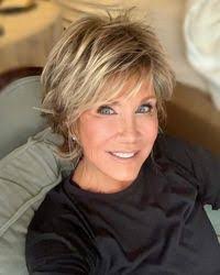 Vicki Hanks's Instagram, Twitter & Facebook