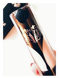 Je reviens aujourd'hui pour une vidéo revue sur le fond de teint lock it de chez kat von d arrivé en france il y a un mois.vous. Le Fond De Teint Lock It La Merveille De Chez Kat Von D Liliflora Beauty