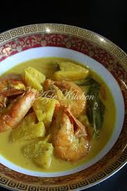 Masukkan seluruh bahan dan bumbu yang belum dipakai, masak sambil diaduk hingga matang dan airnya menyusut, setelah itu anda kecilkan api kompornya. Masak Lemak Udang Dengan Nenas Yang Wajib Dicuba Azie Kitchen