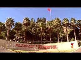 Şehrin merkezinde yer alan yığma bir tepeye konumlanan kahramanmaraş kalesi, günümüze kadar pek çok onarımdan geçmiştir. Kahramanmaras Kalesi Youtube
