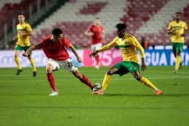 E o benfica venceu o clube do porto. Benfica Hibernado Salva Se No Ultimo Minuto Cronica De Jogo Publico