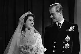She has scheduled tuesday evening visits with the prime minister and has done for all 12 prime ministers that she's reigned during. Geheimnisse Ihrer Wedding Looks Die Hochzeitstraditionen Der Britischen Royals Gala De