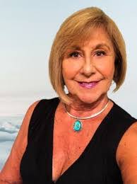 Carolyn Kidd's Instagram, Twitter & Facebook