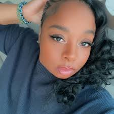 Are there any nail techs available in Cleveland Ohio?