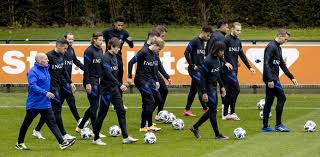 Inmiddels zijn we bijna klaar met de kwalificatie en ziet het er voor het nederlands elftal niet goed uit. Oranje Is Compleet In Aanloop Naar Uitduel Met Bosnie Depay Geschorst Nederlands Voetbal Ad Nl