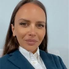 Leslie Sillas's Instagram, Twitter & Facebook