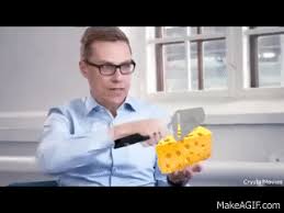 Hän nousi puheenjohtajaksi dramaattisessa jyväskylän puoluekokouksessa vuonna 2017. Alexander Stubb Soittaa Viulua On Make A Gif
