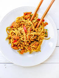 Nouilles Chinoises Au Lait De Coco Et Legumes Recette Recette Asiatique Cuisine Asiatique Plat Asiatique